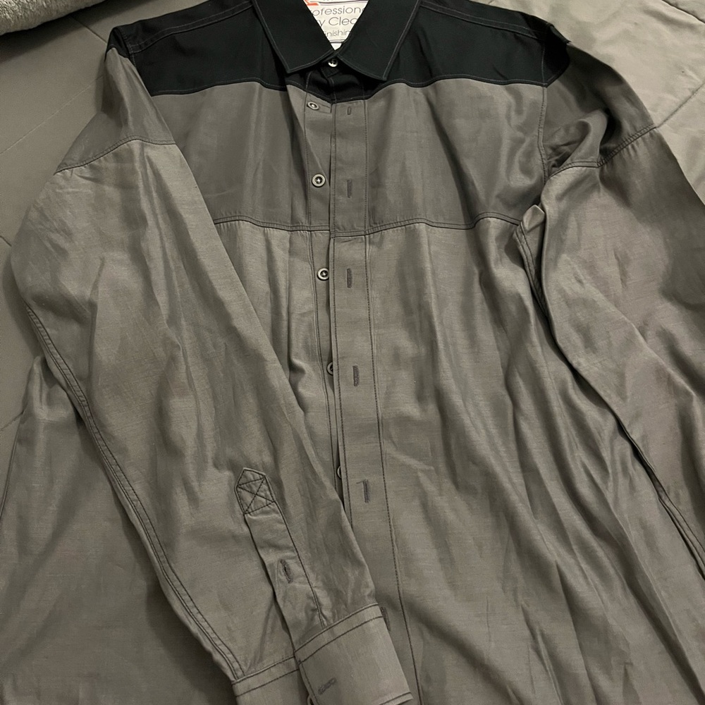 Guess men’s button up size medium